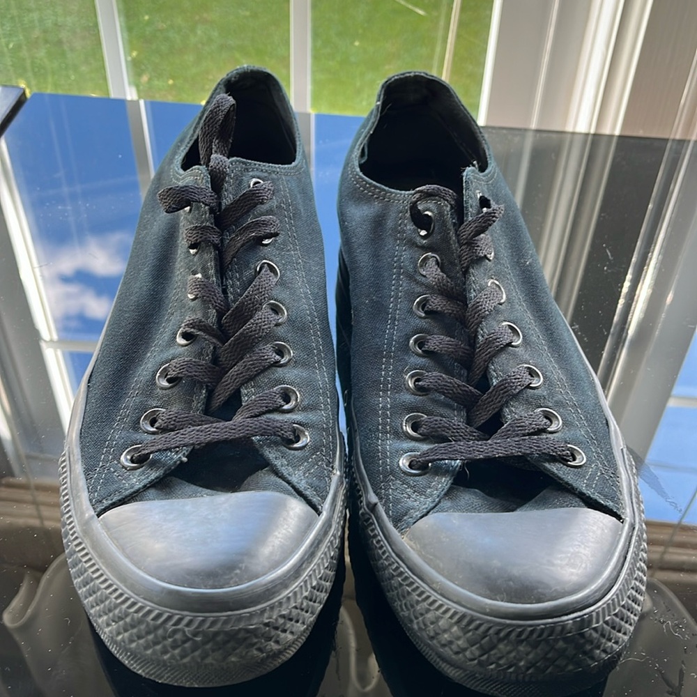 Converse Chuck Taylor’s All Black Size 11M